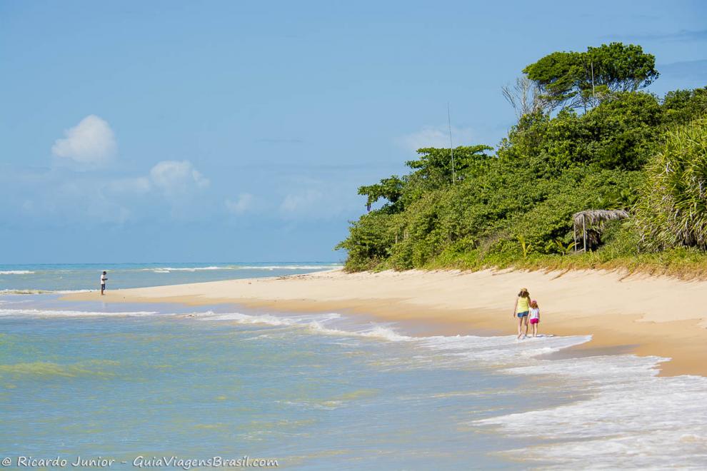 Imagem da linda orla da Praia de Itapororoca.